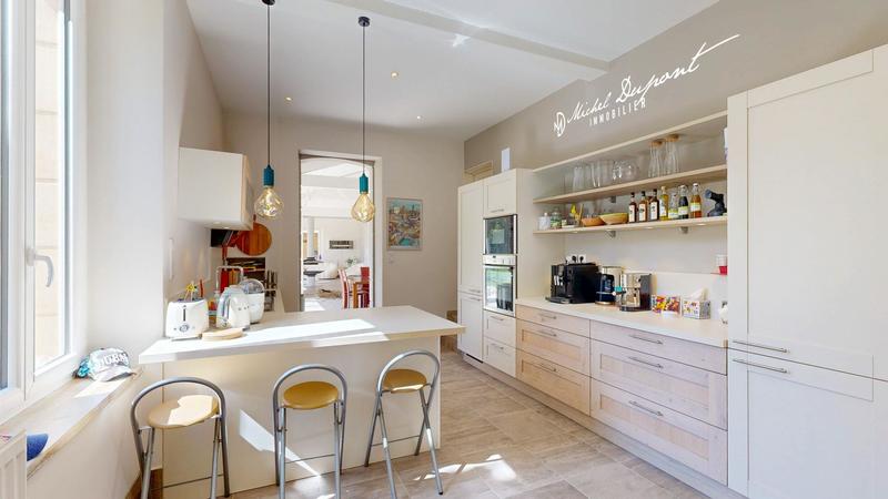 Maison - 257 m² - 9 pièces