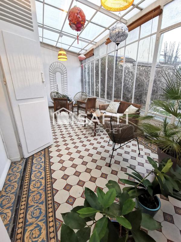 Maison - 220 m² - 6 pièces