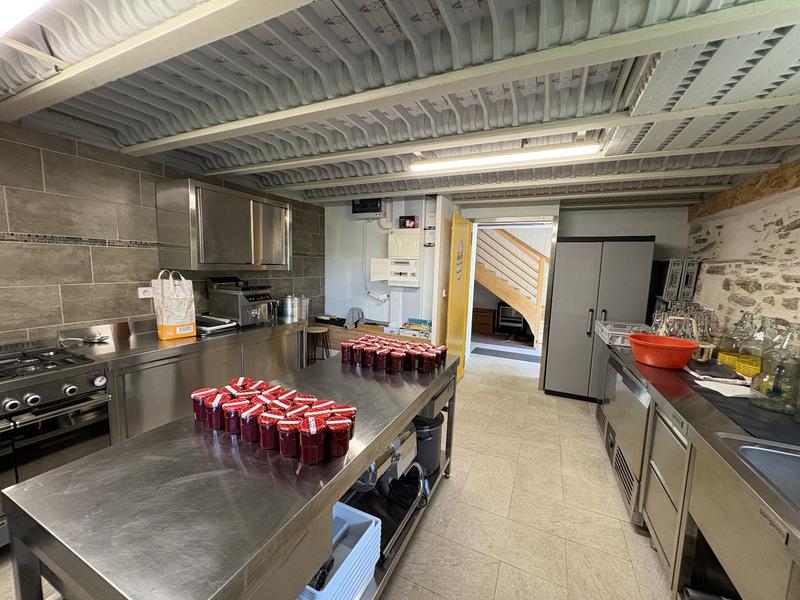 Maison - 235 m² - 11 pièces