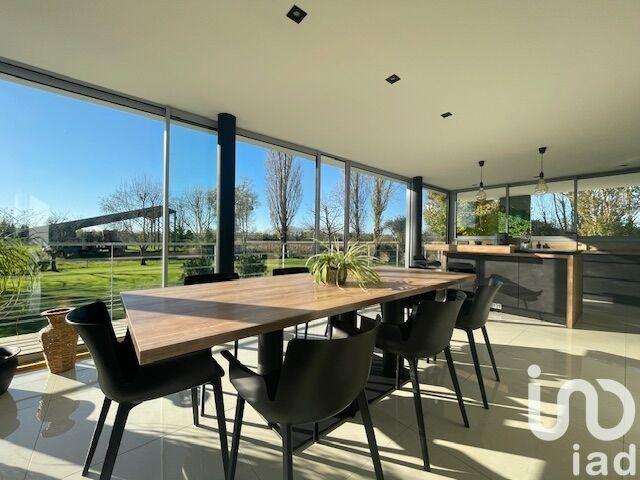 Maison - 290 m² - 9 pièces