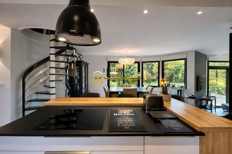 Maison - 170 m² - 6 pièces