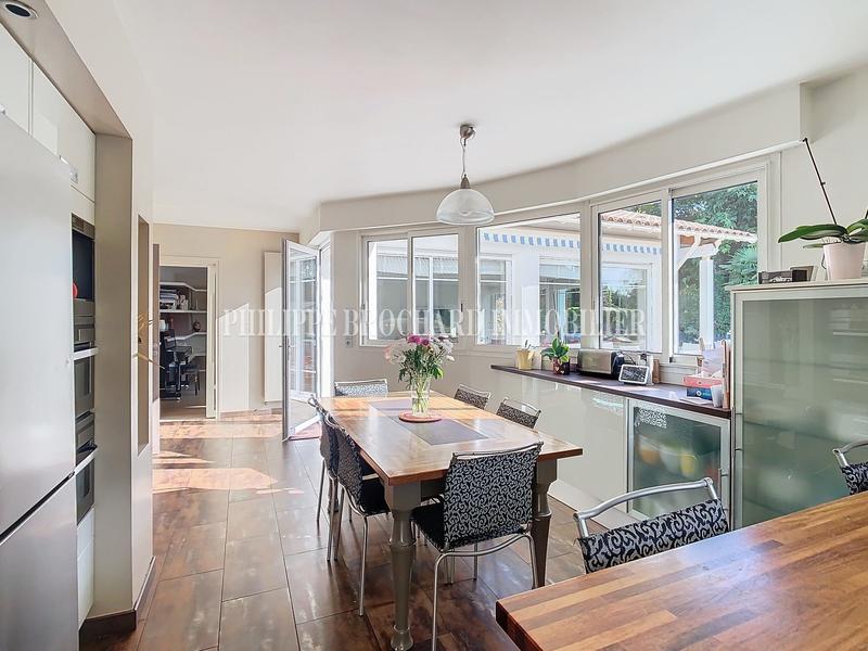 Maison contemporaine - 246 m² - 9 pièces