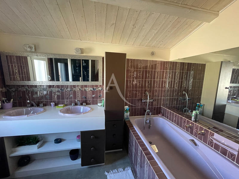 Maison - 188 m² - 7 pièces