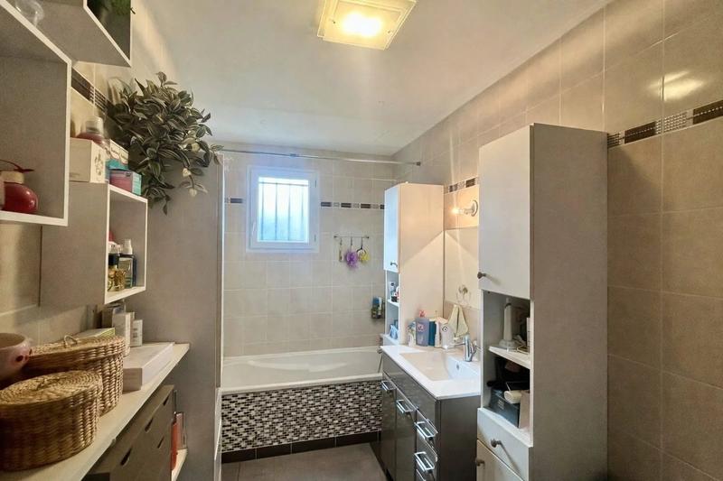 Maison - 94 m² - 4 pièces