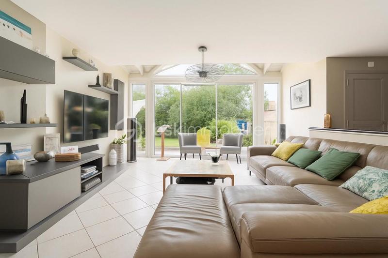 Maison - 201 m² - 7 pièces