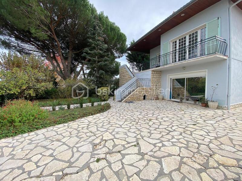 Maison - 248 m² - 8 pièces