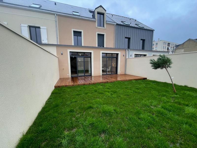 Maison - 222 m² - 8 pièces