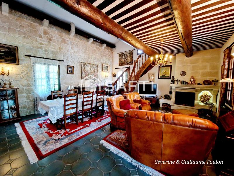 Maison - 185 m² - 9 pièces