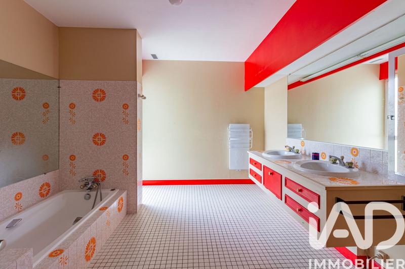 Maison - 257 m² - 8 pièces