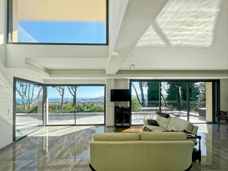 Maison - 372 m² - 7 pièces