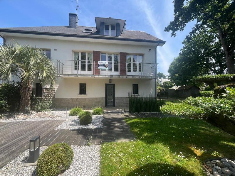Maison - 230 m² - 10 pièces