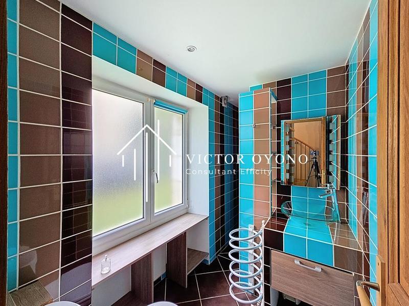 Maison - 220 m² - 9 pièces