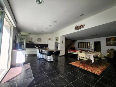 Maison traditionnelle - 156 m² - 4 pièces