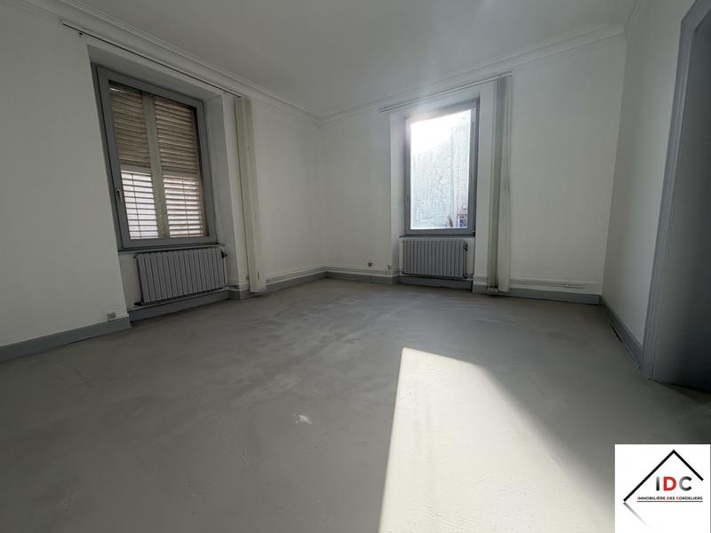 Local d'activités - 159 m² - 7 pièces