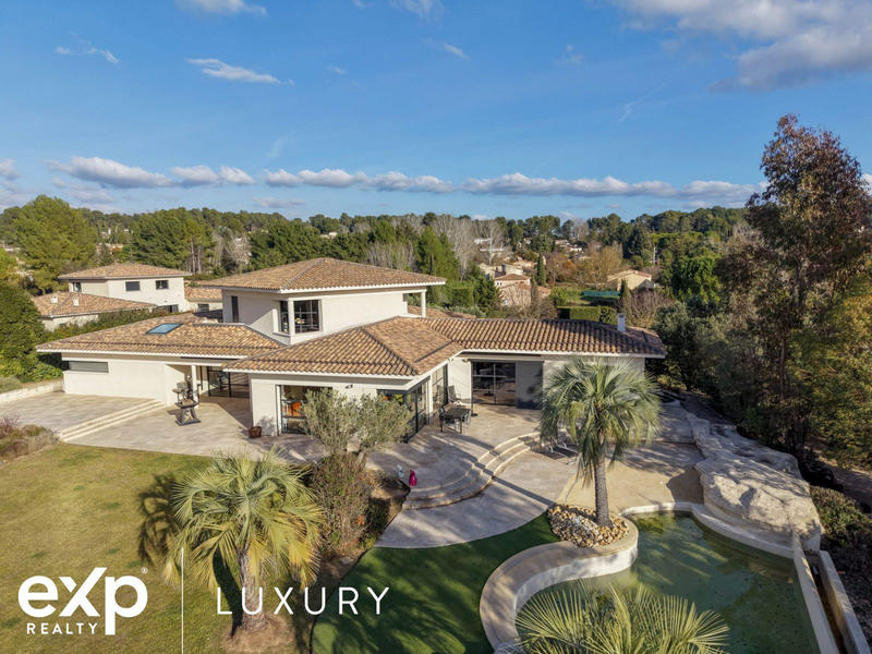 Maison contemporaine - 289 m² - 6 pièces