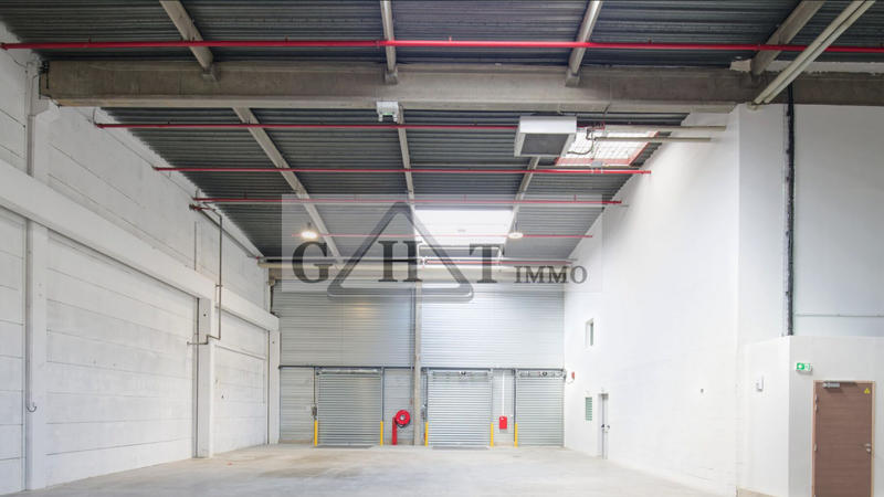 Entrepôt - 1 530 m²
