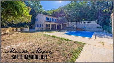 Villa - 160 m² - 8 pièces