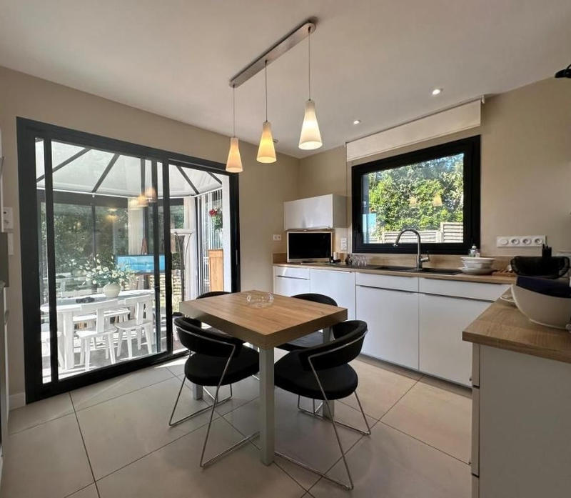 Propriété - 145 m² - 5 pièces