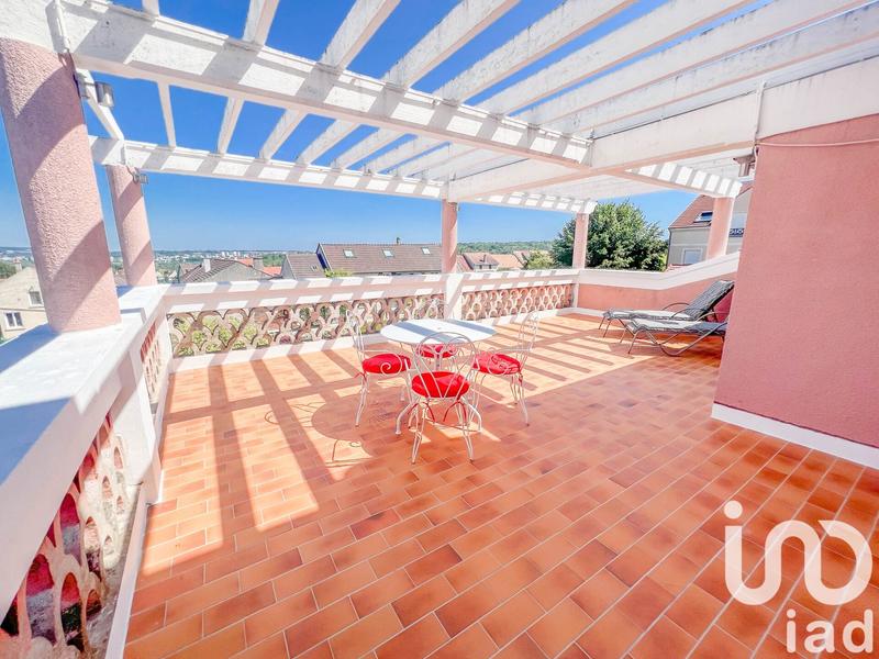 Maison - 220 m² - 8 pièces