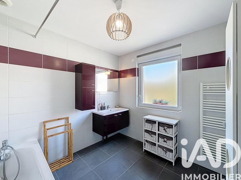 Maison - 95 m² - 5 pièces