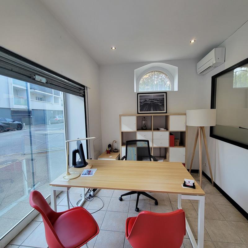 Bureau - 50 m² - 4 pièces