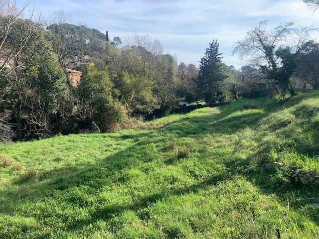 Terrain constructible - 1 350 m²