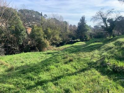 Terrain constructible - 1 350 m²