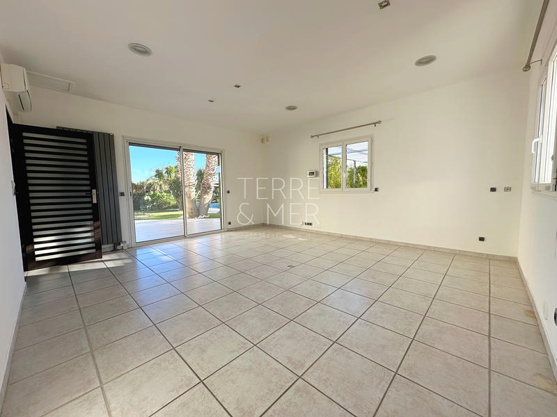 Maison - 240 m² - 7 pièces