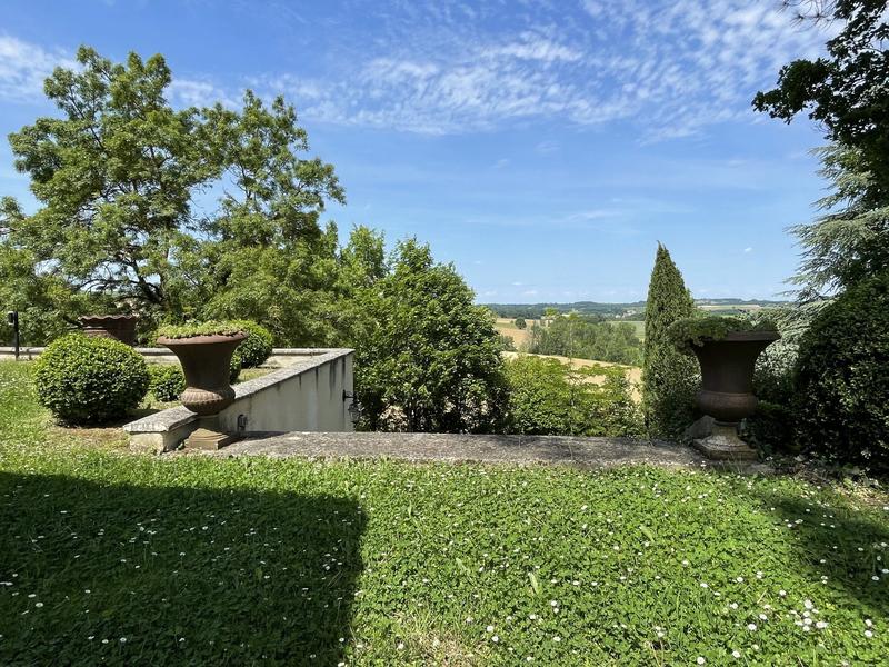 Maison - 365 m² - 8 pièces