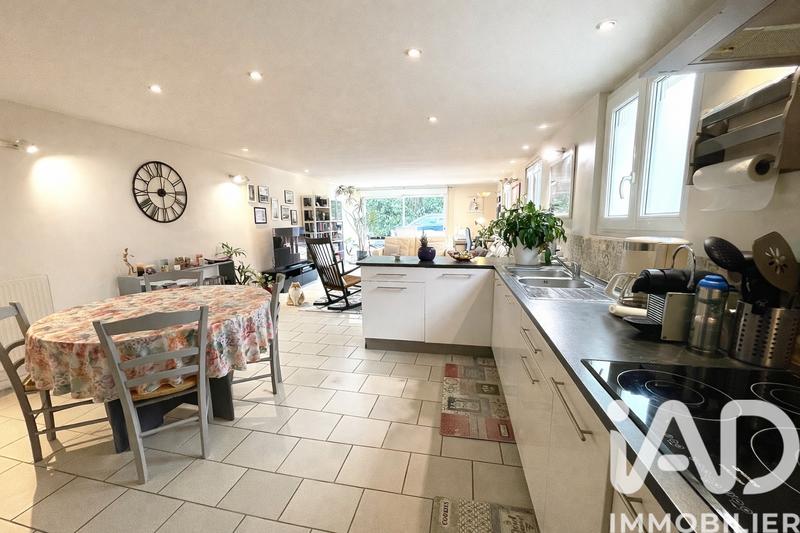 Maison - 228 m² - 7 pièces