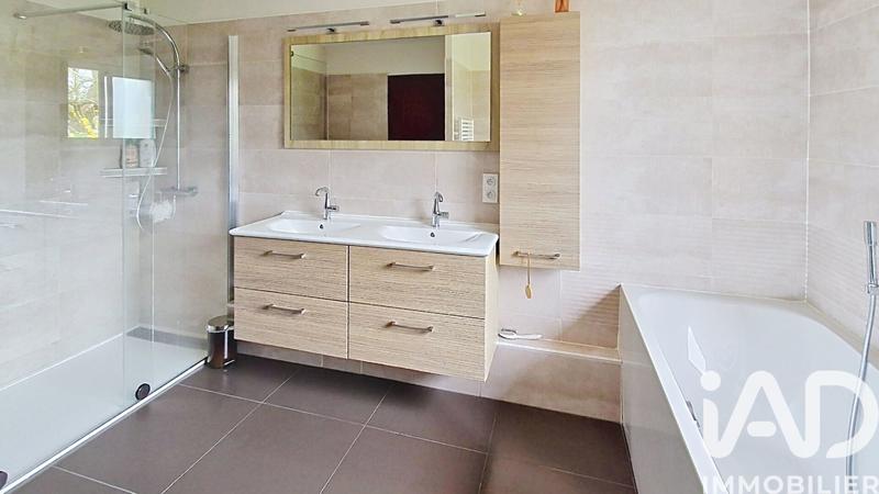 Maison - 211 m² - 6 pièces