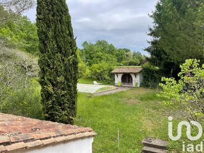 Maison - 280 m² - 10 pièces