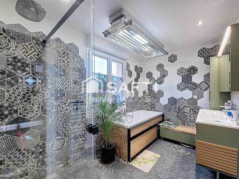 Maison - 204 m² - 9 pièces