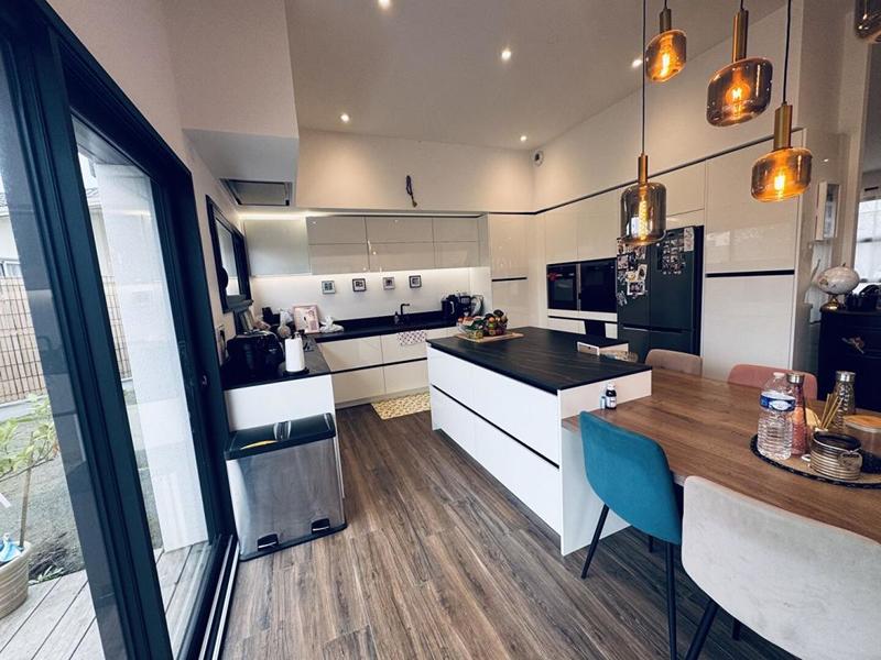 Villa - 180 m² - 8 pièces