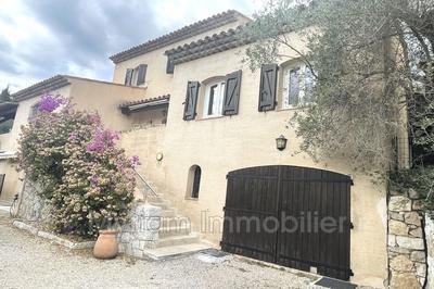 Maison - 1 274 m² - 5 pièces