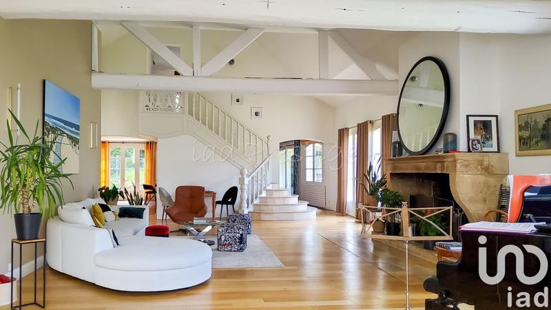 Maison - 868 m² - 14 pièces