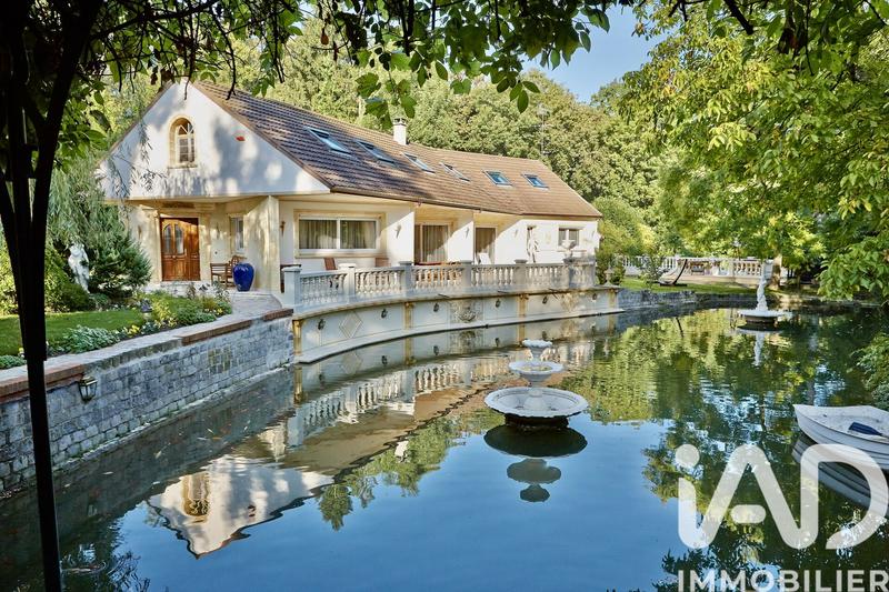 Maison - 296 m² - 10 pièces