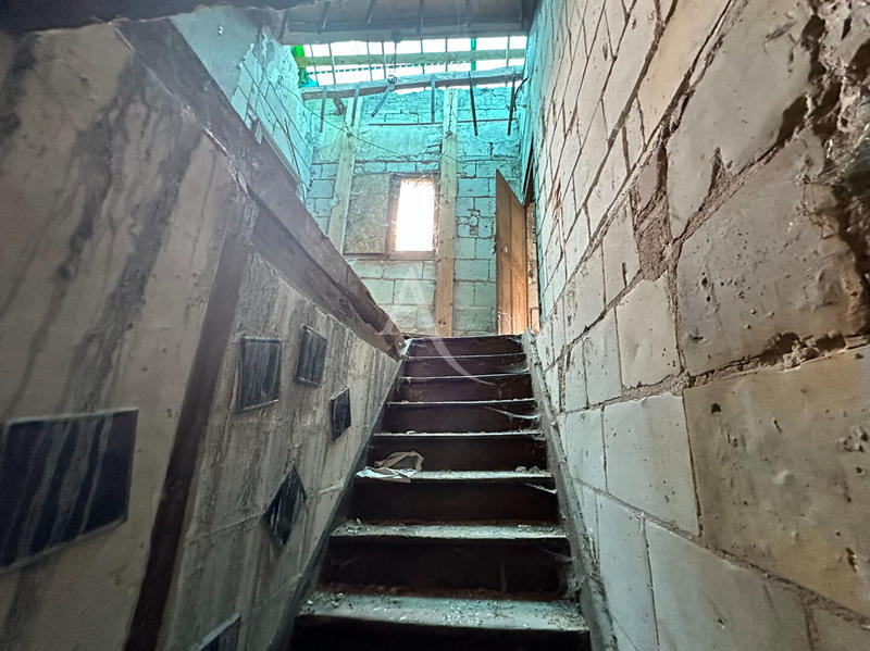 Maison - 400 m² - 12 pièces