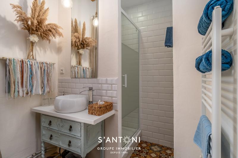 Maison - 201 m² - 7 pièces