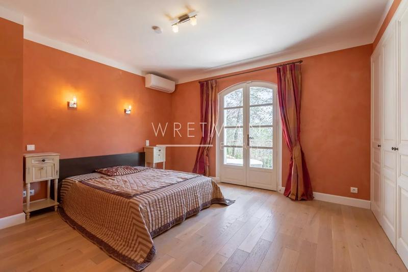 Maison - 280 m² - 7 pièces