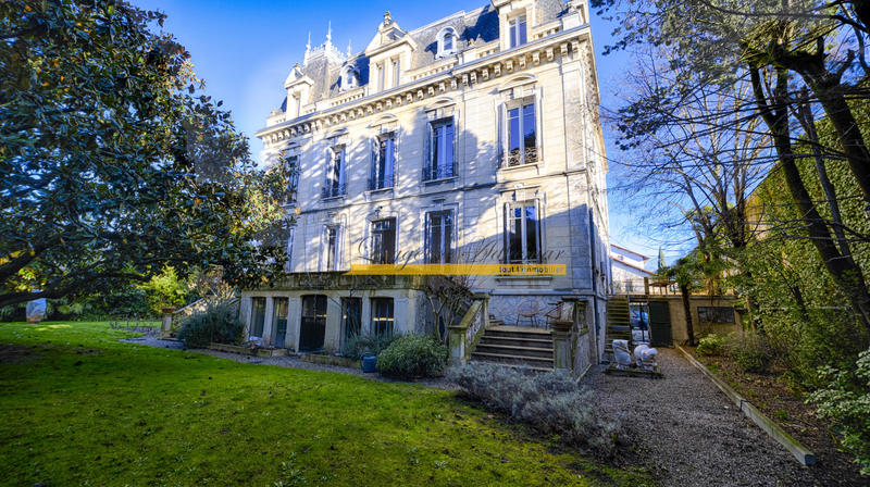 Villa - 435 m² - 13 pièces