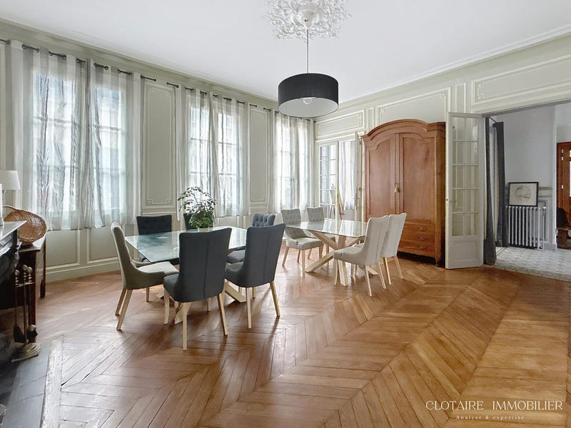 Maison - 600 m² - 12 pièces