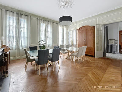 Maison - 600 m² - 12 pièces