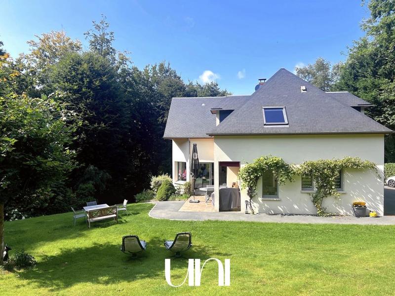 Maison - 264 m² - 8 pièces