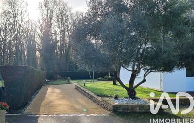 Maison - 183 m² - 8 pièces