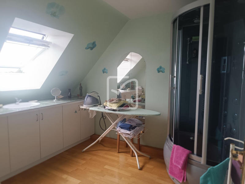 Maison - 180 m² - 7 pièces