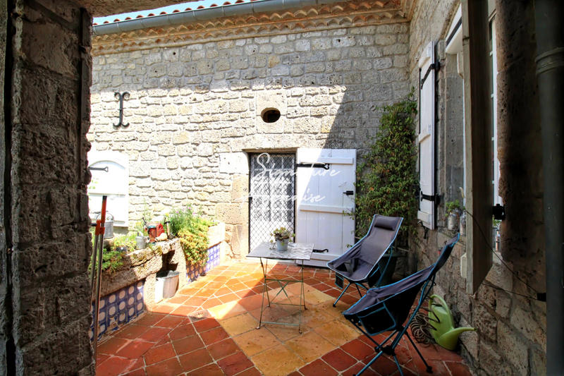 Maison - 275 m² - 8 pièces