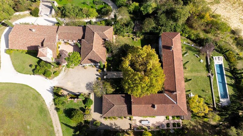 Demeure - 802 m² - 15 pièces