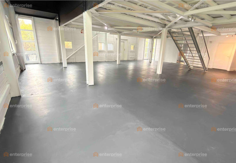 Bureau - 235 m²