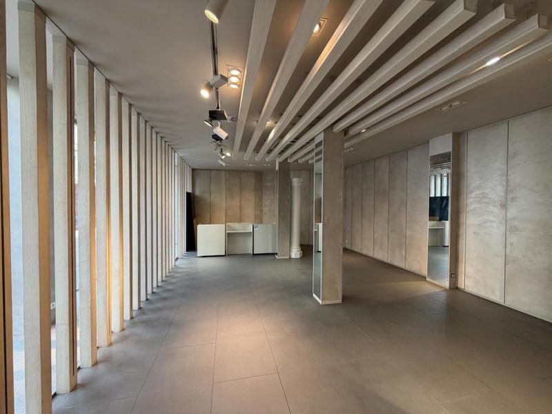 Local commercial - 250 m² - 1 pièce